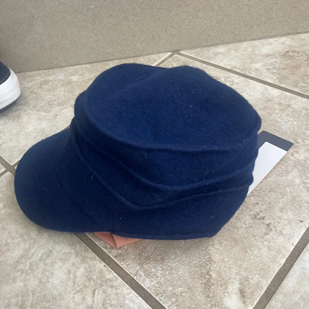 Betmar New York Wool Blend Newsboy Cap Floral womens Navy Blue Hat B523